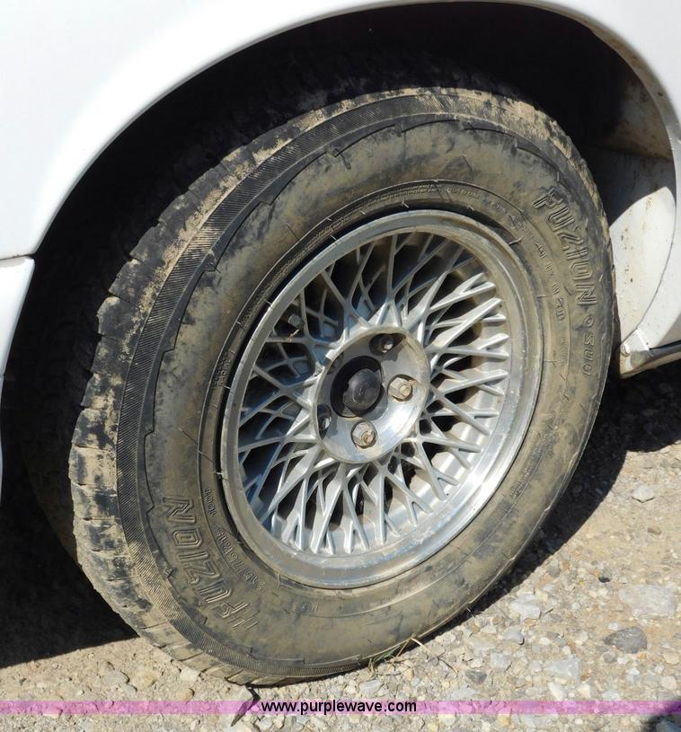 image for item L5892 1997 Ford Crown Victoria LX