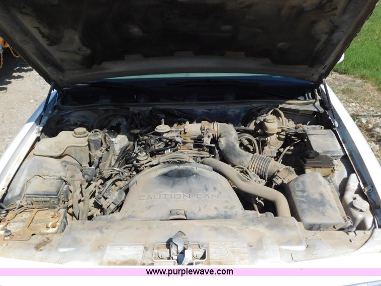 image for item L5892 1997 Ford Crown Victoria LX