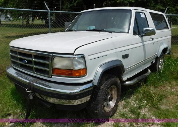 image for item L5902 1995 Ford Bronco SUV