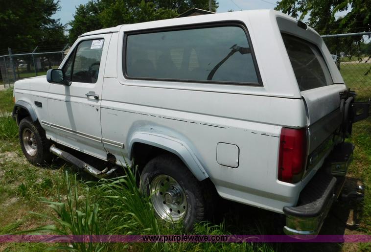image for item L5902 1995 Ford Bronco SUV