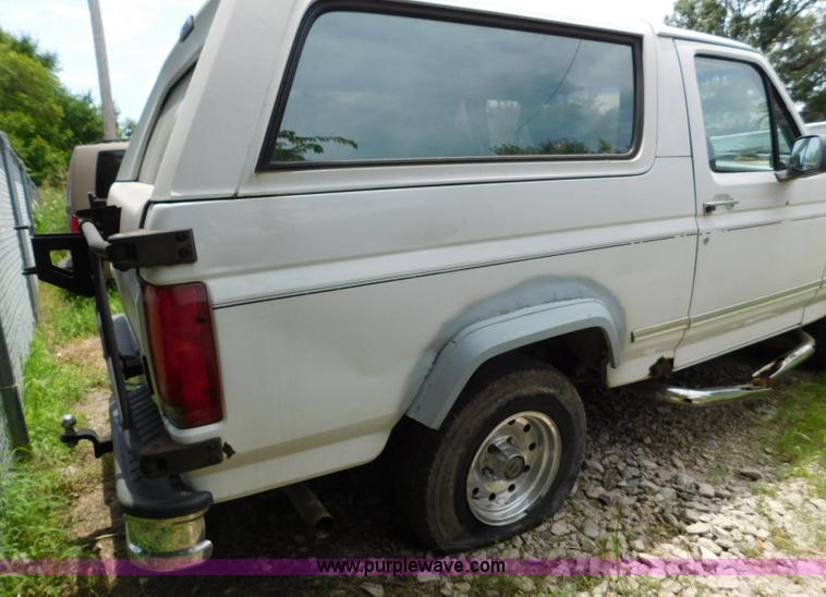 image for item L5902 1995 Ford Bronco SUV