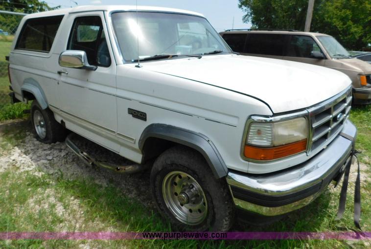 image for item L5902 1995 Ford Bronco SUV
