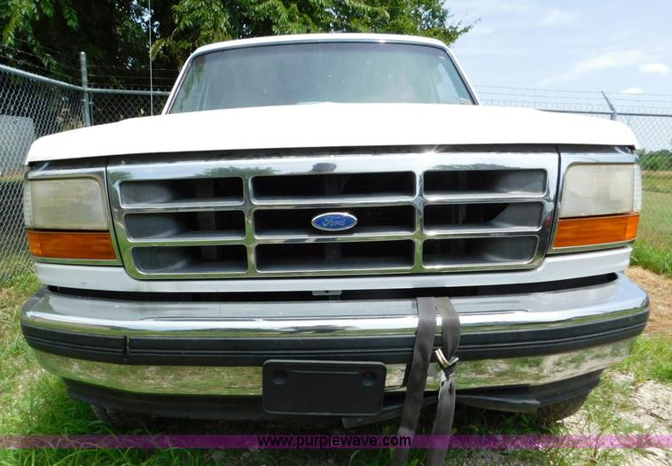 image for item L5902 1995 Ford Bronco SUV