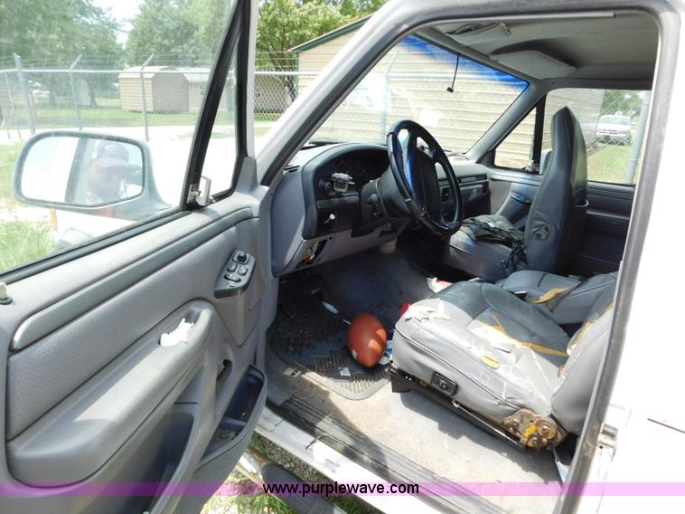 image for item L5902 1995 Ford Bronco SUV