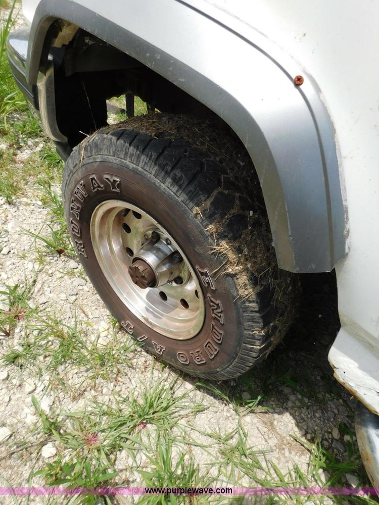 image for item L5902 1995 Ford Bronco SUV