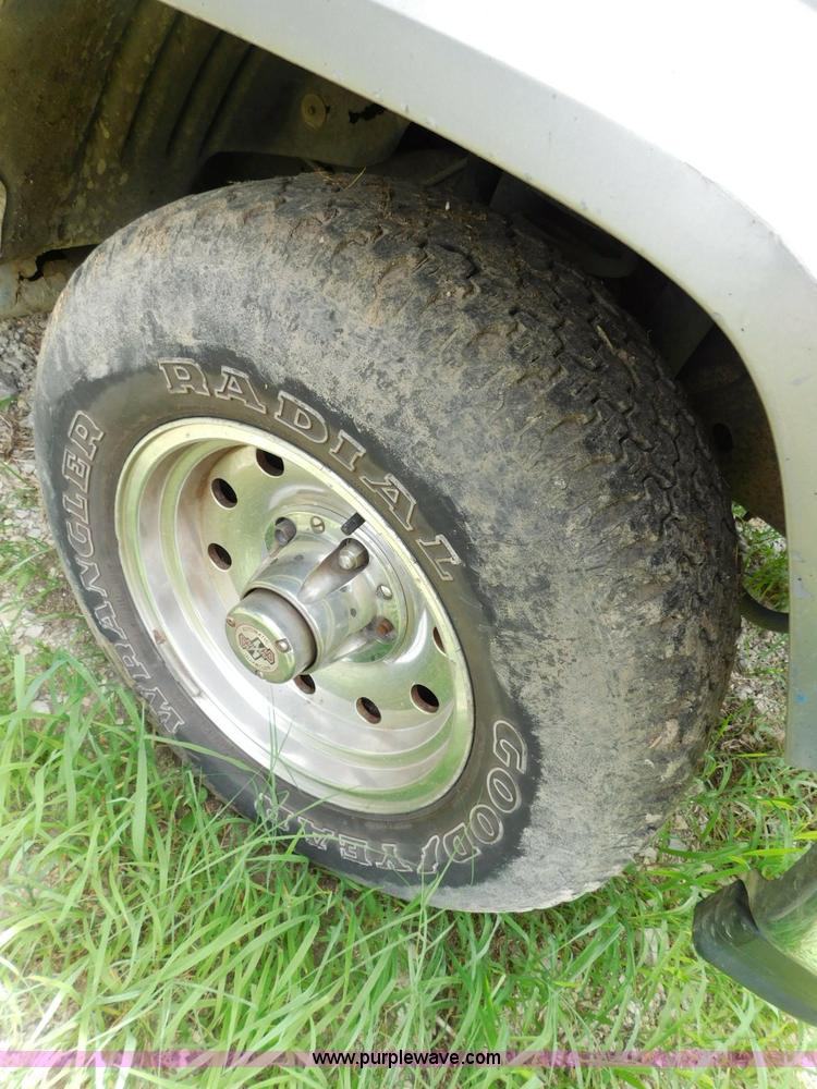 image for item L5902 1995 Ford Bronco SUV