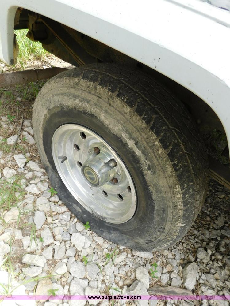 image for item L5902 1995 Ford Bronco SUV