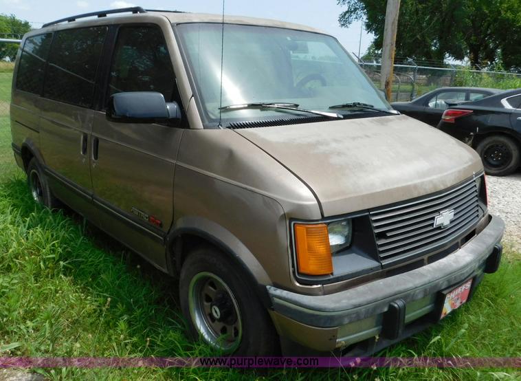 image for item L5903 1994 Chevrolet Astro Extended van