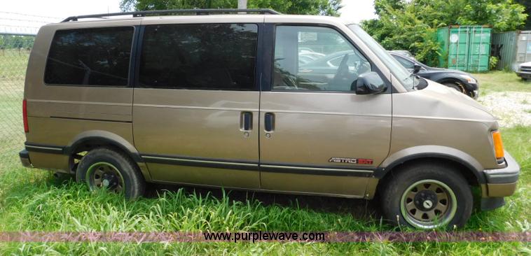 image for item L5903 1994 Chevrolet Astro Extended van