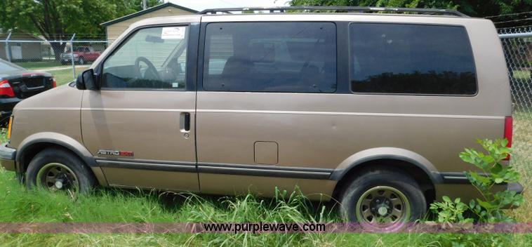 image for item L5903 1994 Chevrolet Astro Extended van
