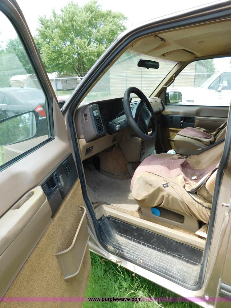 image for item L5903 1994 Chevrolet Astro Extended van