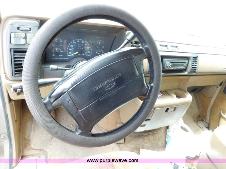 image for item L5903 1994 Chevrolet Astro Extended van
