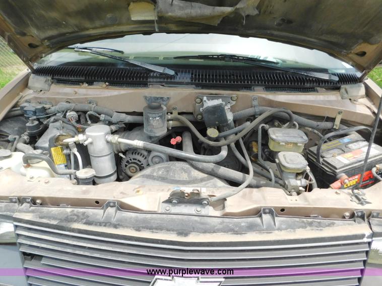 image for item L5903 1994 Chevrolet Astro Extended van