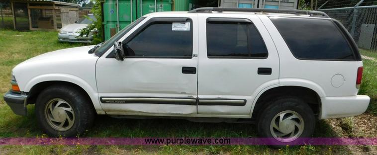 image for item L5905 2001 Chevrolet Blazer SUV