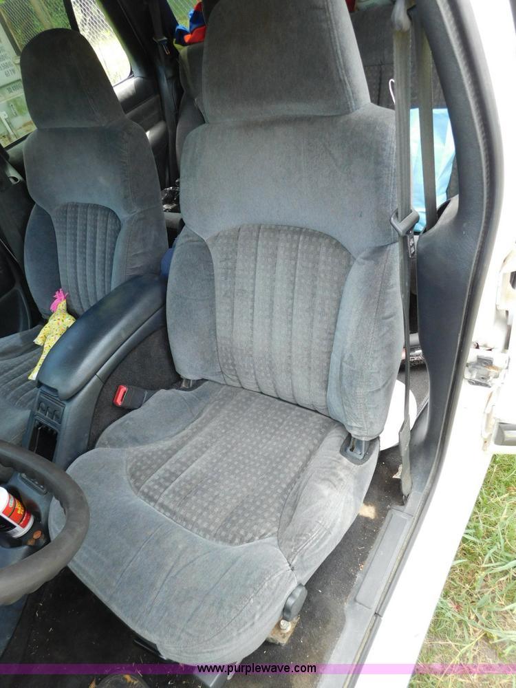 image for item L5905 2001 Chevrolet Blazer SUV