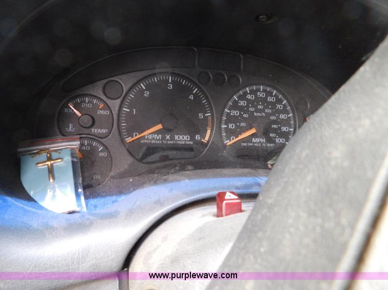 image for item L5905 2001 Chevrolet Blazer SUV