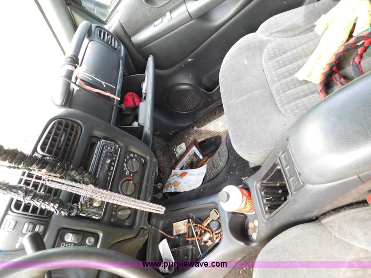 image for item L5905 2001 Chevrolet Blazer SUV