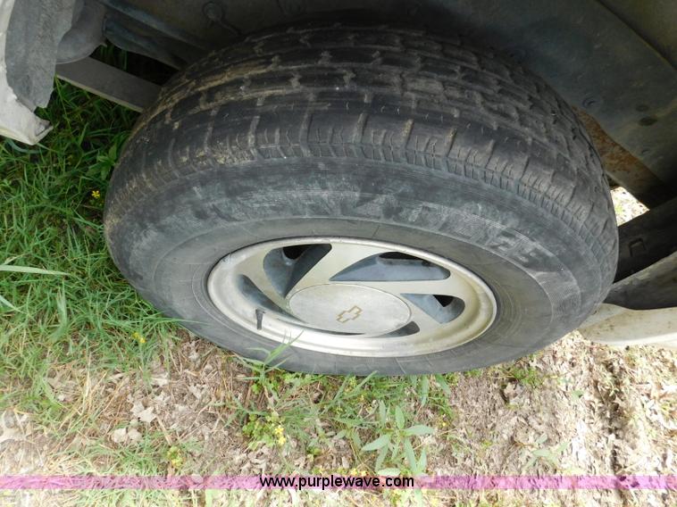 image for item L5905 2001 Chevrolet Blazer SUV