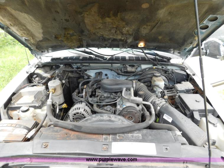 image for item L5905 2001 Chevrolet Blazer SUV