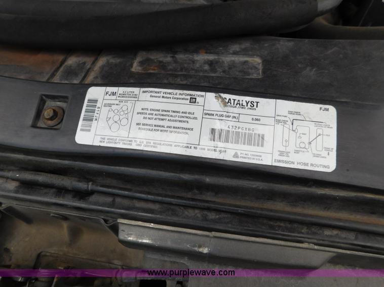 image for item L5905 2001 Chevrolet Blazer SUV