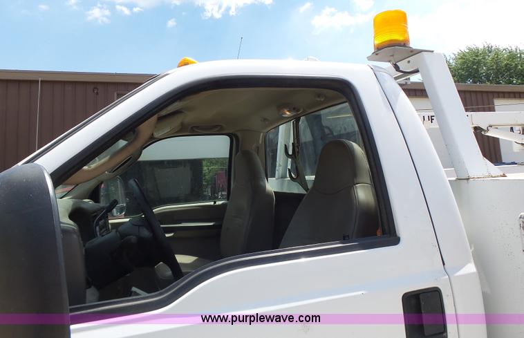 image for item L6114 2004 Ford F450 service truck