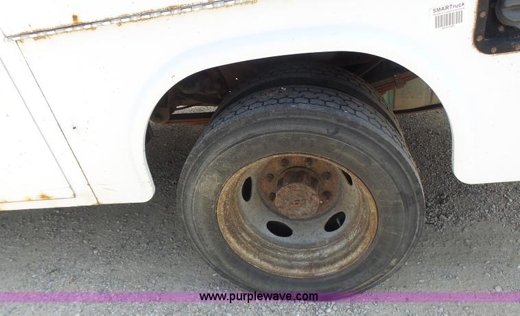 image for item L6114 2004 Ford F450 service truck