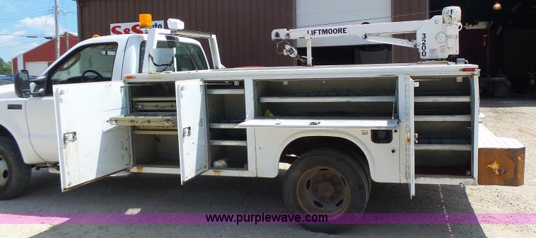 image for item L6114 2004 Ford F450 service truck