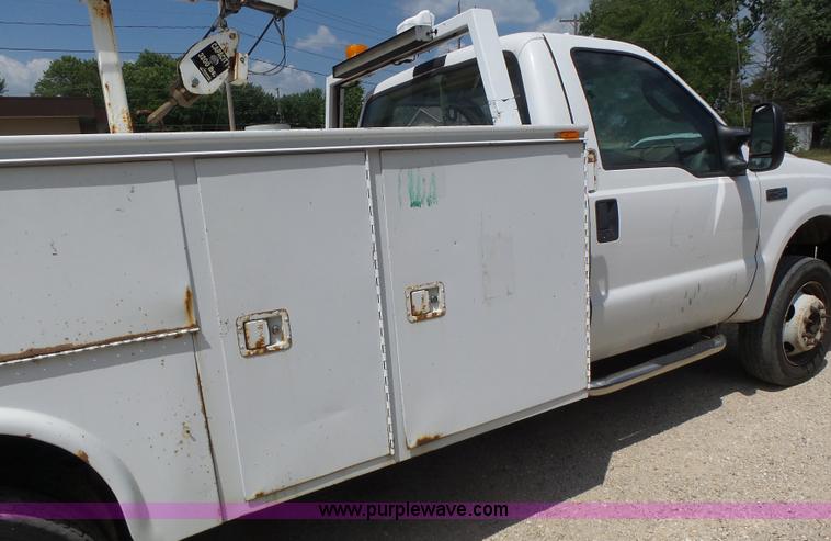 image for item L6114 2004 Ford F450 service truck