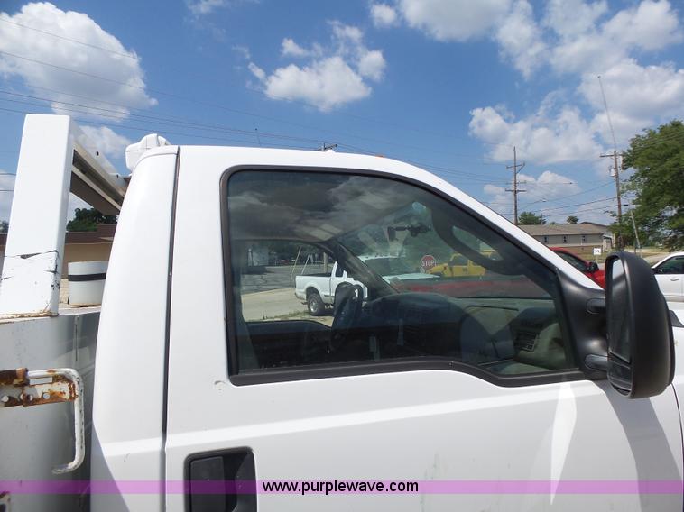 image for item L6114 2004 Ford F450 service truck