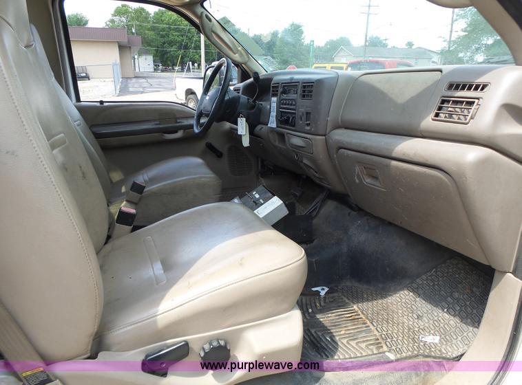 image for item L6114 2004 Ford F450 service truck