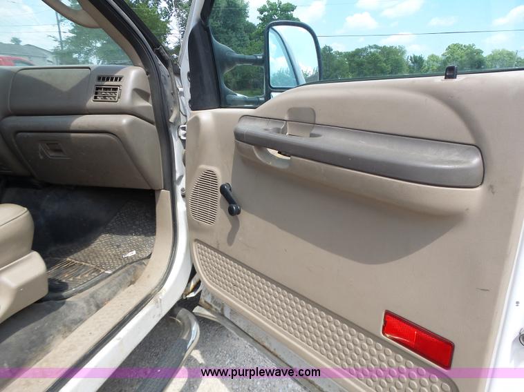 image for item L6114 2004 Ford F450 service truck