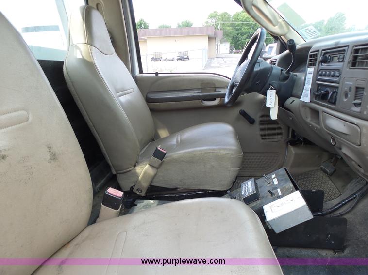 image for item L6114 2004 Ford F450 service truck