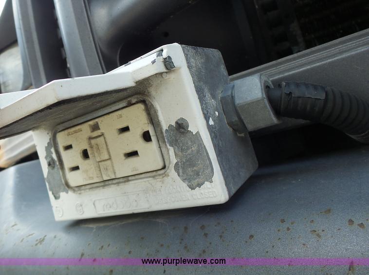 image for item L6114 2004 Ford F450 service truck