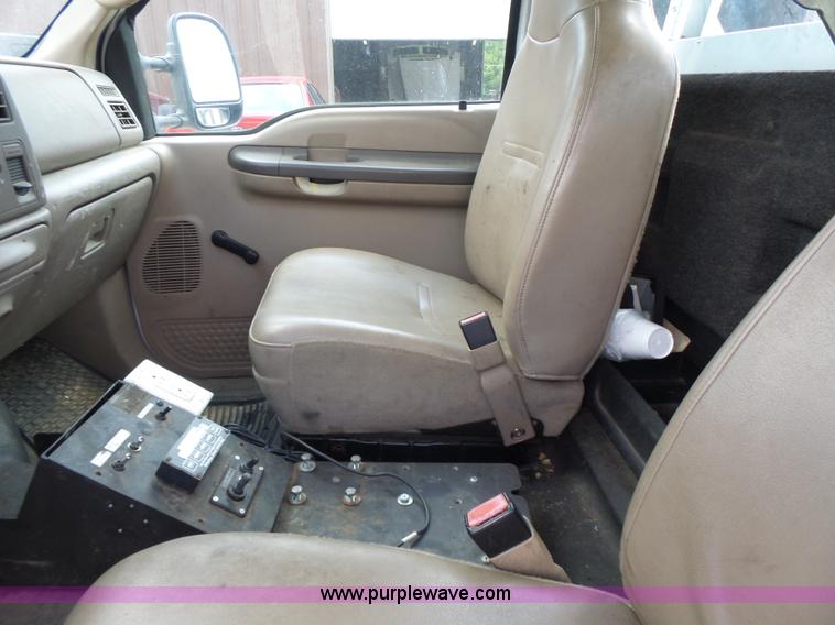 image for item L6114 2004 Ford F450 service truck