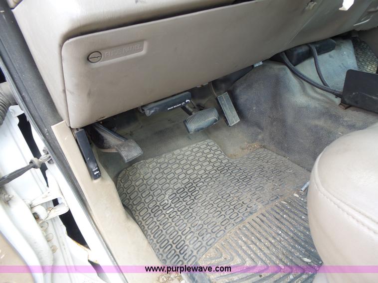 image for item L6114 2004 Ford F450 service truck