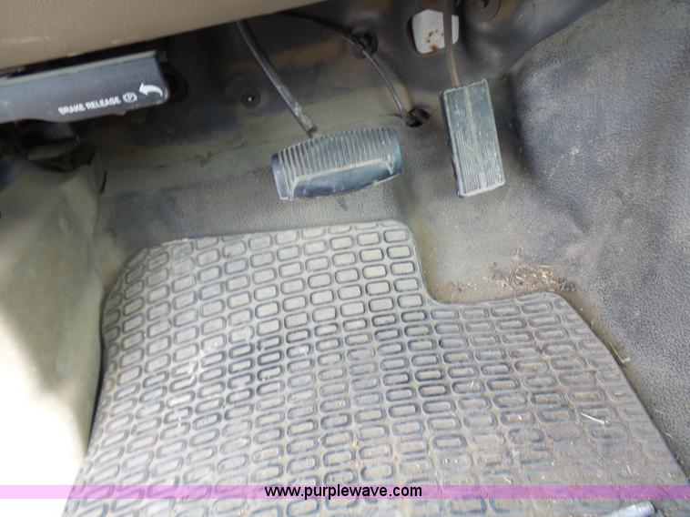 image for item L6114 2004 Ford F450 service truck