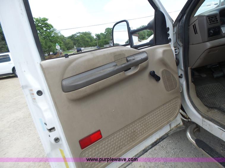 image for item L6114 2004 Ford F450 service truck