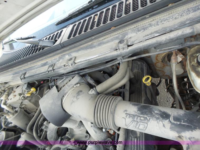 image for item L6114 2004 Ford F450 service truck