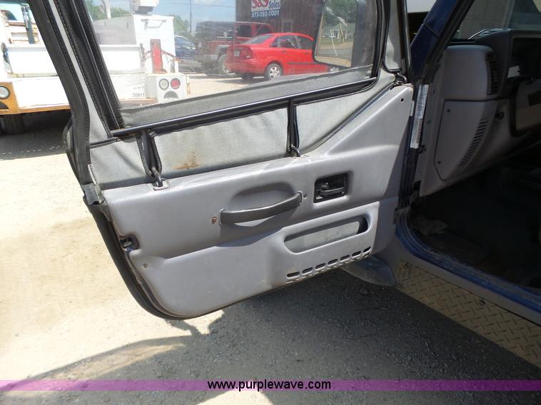 image for item L6115 1997 Jeep Wrangler SUV