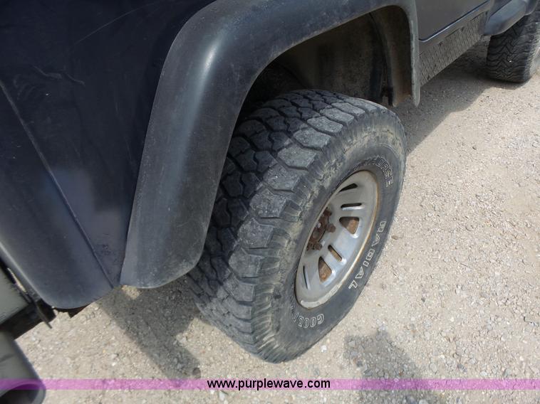 image for item L6115 1997 Jeep Wrangler SUV