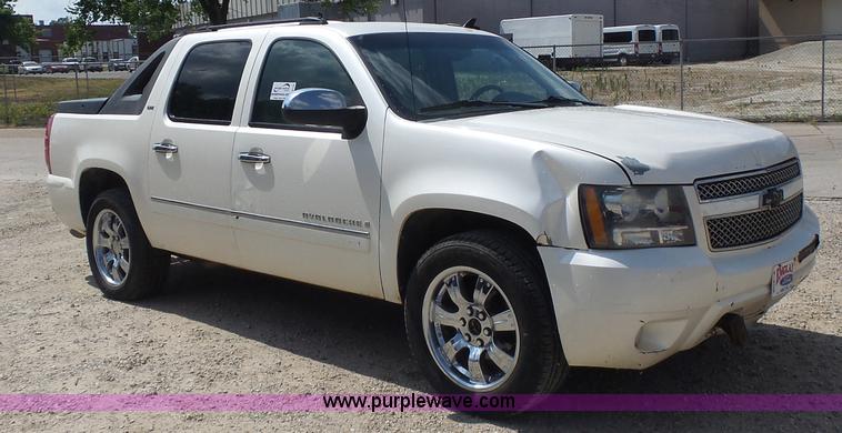image for item L6116 2009 Chevrolet Avalanche Crew Cab pickup truck