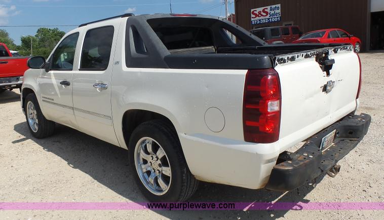 image for item L6116 2009 Chevrolet Avalanche Crew Cab pickup truck