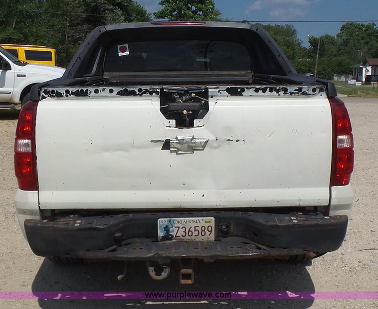 image for item L6116 2009 Chevrolet Avalanche Crew Cab pickup truck