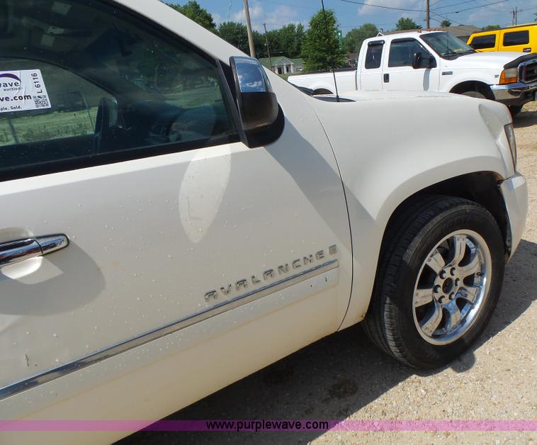 image for item L6116 2009 Chevrolet Avalanche Crew Cab pickup truck