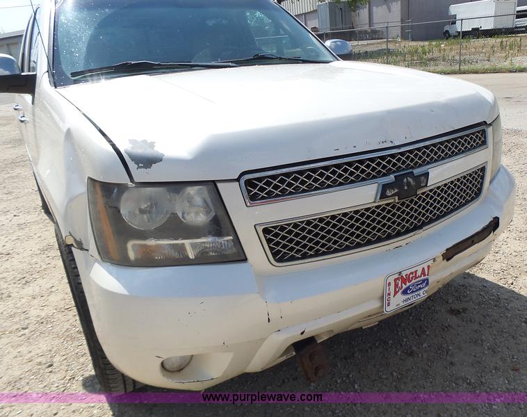 image for item L6116 2009 Chevrolet Avalanche Crew Cab pickup truck