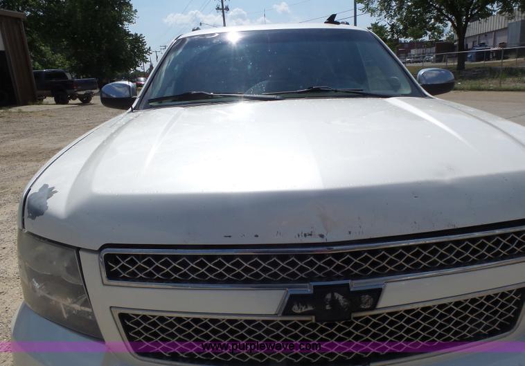 image for item L6116 2009 Chevrolet Avalanche Crew Cab pickup truck