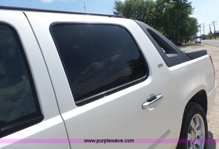 image for item L6116 2009 Chevrolet Avalanche Crew Cab pickup truck