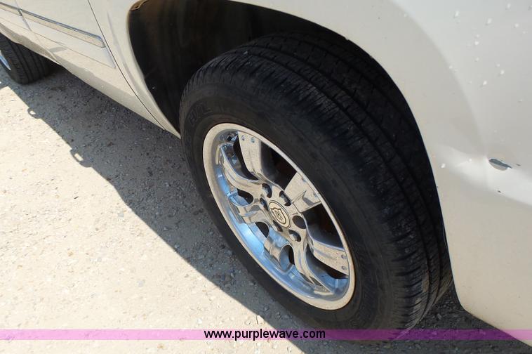 image for item L6116 2009 Chevrolet Avalanche Crew Cab pickup truck