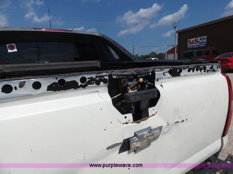 image for item L6116 2009 Chevrolet Avalanche Crew Cab pickup truck