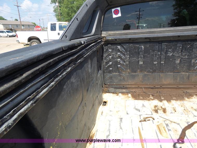 image for item L6116 2009 Chevrolet Avalanche Crew Cab pickup truck